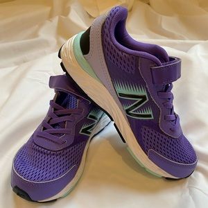 Purple New Balance Kid's 680 V6 Alternative Closure Running Shoe Size US 1